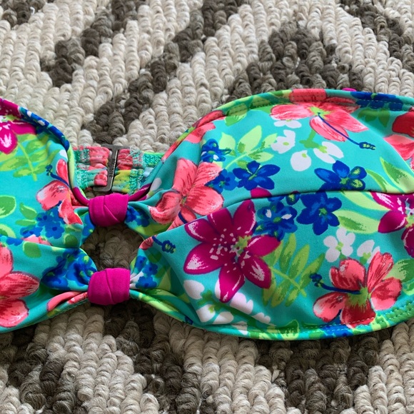 🌟Hollister Strapless Bikini Top - Picture 2 of 5